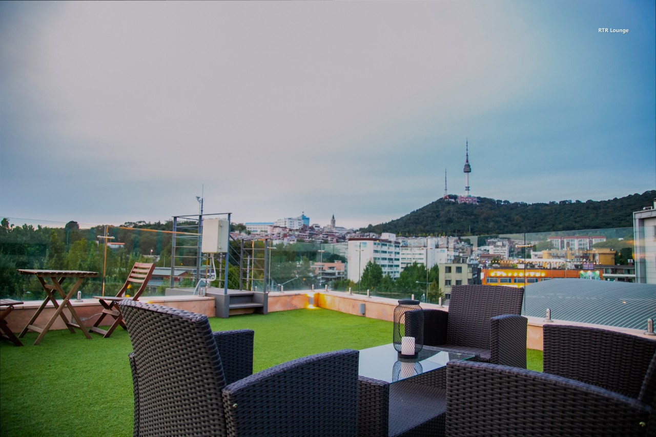 RTR Lounge rooftop